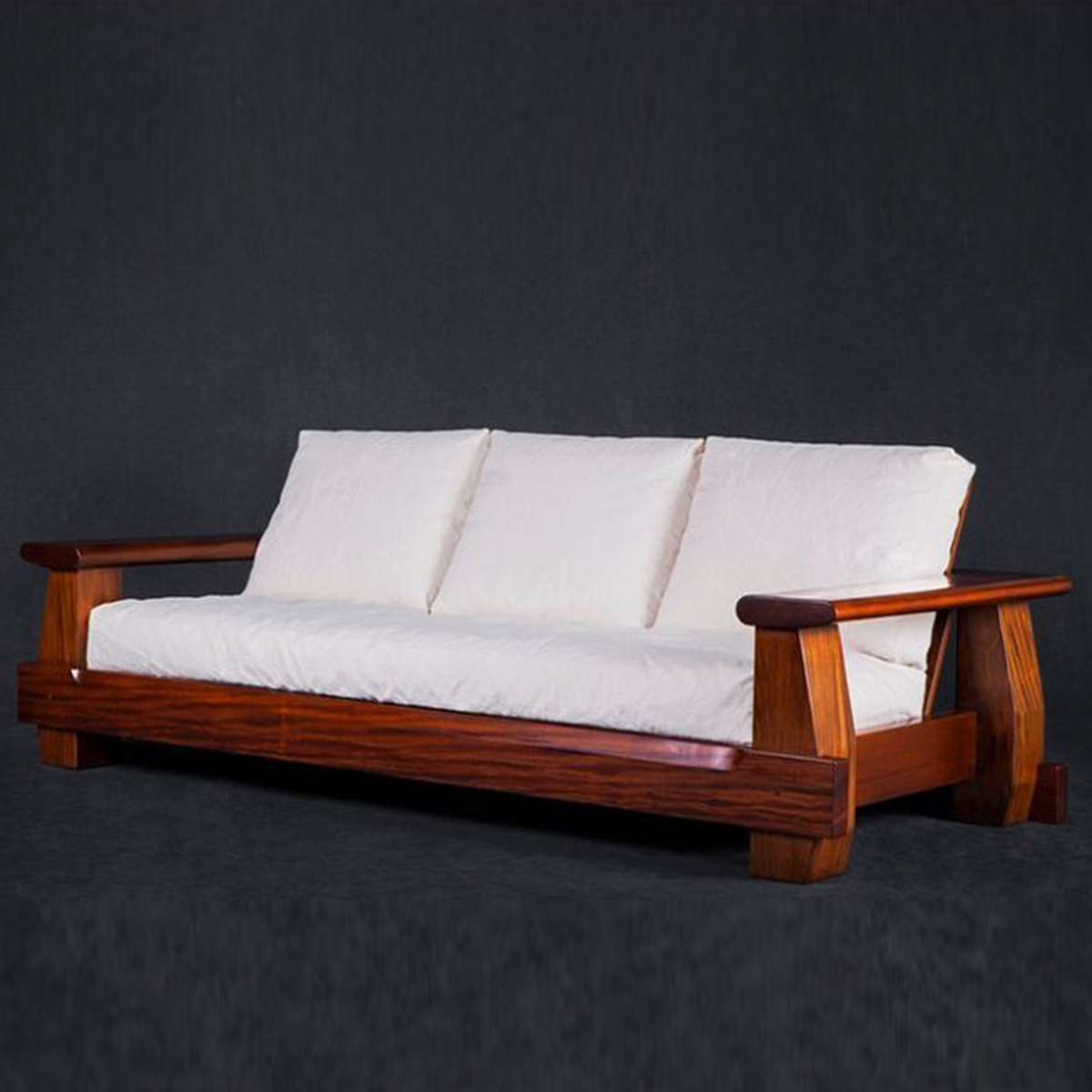 Мебель диваны деревянные. Диван на деревянном каркасе. Диван с деревянным основанием. Дизайнерский диван из дерева. Диван деревянный из массива.